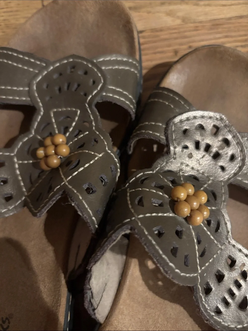 Clarks Metallic Bronze/Pewter Floral Bead Slide Sandals, Sz 8 GREAT CONDITION